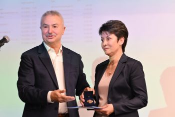 Златко Живков връчи Почетната значка на Община Монтана на д-р Блажева