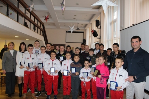 Отличиха топ спортистите на Кнежа