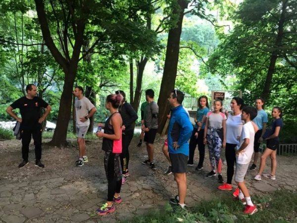 Кмет тича с младежи в Балкана