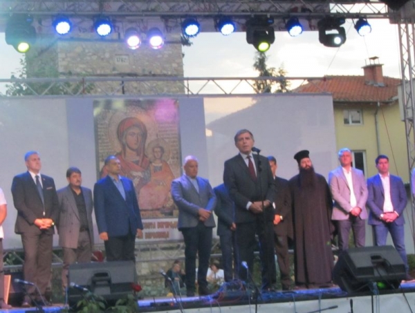 Йордан Радичков-внук и Герасим с наградите на Берковица