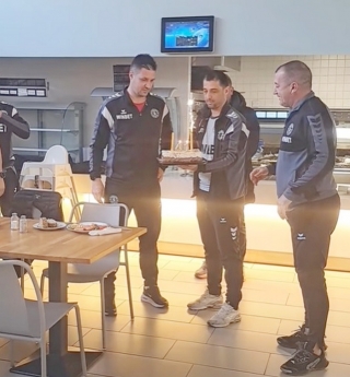 Футболистите на Ботев Враца изненадаха Тодор Симов СНИМКИ