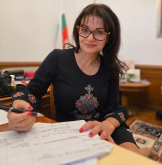 Росица Кирова: Магистралата от Бела до Ружинци ще е готова през юни догодина