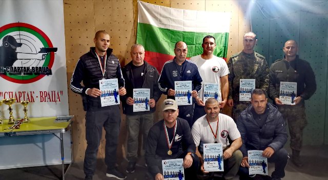 Полицаи мериха сили в турнир