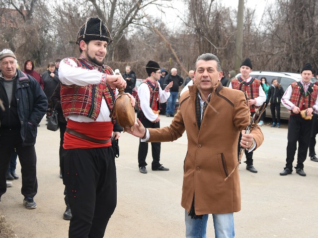 Губернатор и съветници дегустираха вина