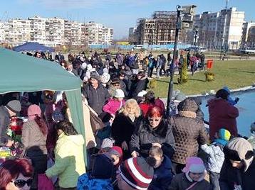 Младежите от ГЕРБ изненадаха децата в „Дъбника”