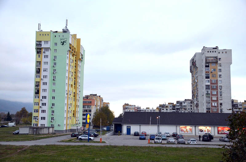 14-етажен обновен блок с герба на града бе открит в деня на Враца