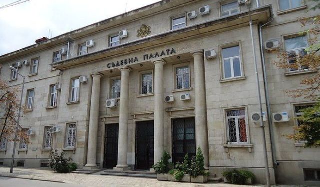 Тикнаха в затвора трима обрали община Враца