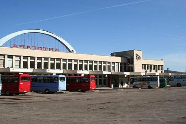 Надраскаха фасадата на Автогарата
