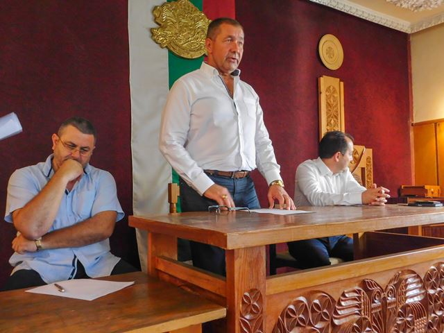 Граждани искат нова църква в Роман