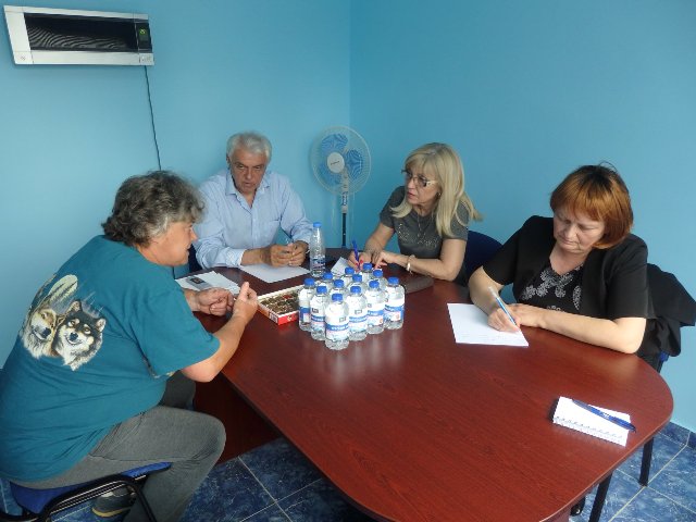 Натискат депутат и губернатор за съдействие