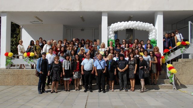 Врачанско училище дари пари на болно дете