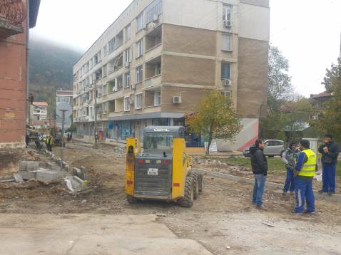 Цял квартал и десетки улици във Враца с нов асфалт