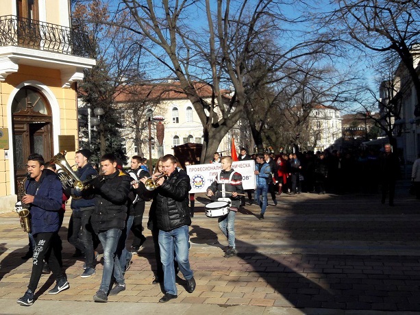 Празнично шествие огласи Враца