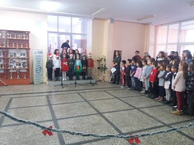 Коледният дух завладя СУ „Никола Войводов”
