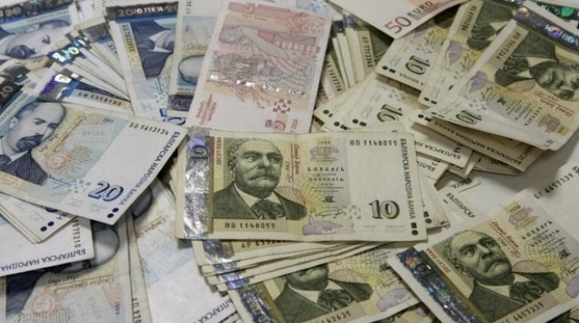 Преметнаха продавачка с 10 бона