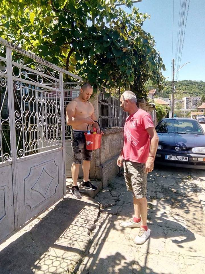 Народни представители подпомогнаха пострадалите в Роман