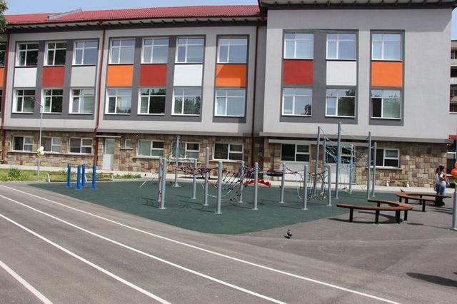 Осигуряват спортно оборудване на гимназии в Северозапада
