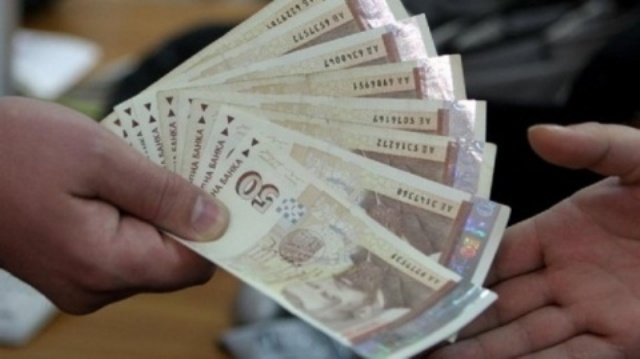 Окончателно! Вдигат минималната работна заплата от догодина