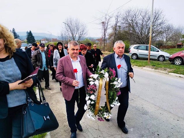 С цветя отбелязаха международния ден на ромите в Бойчиновци