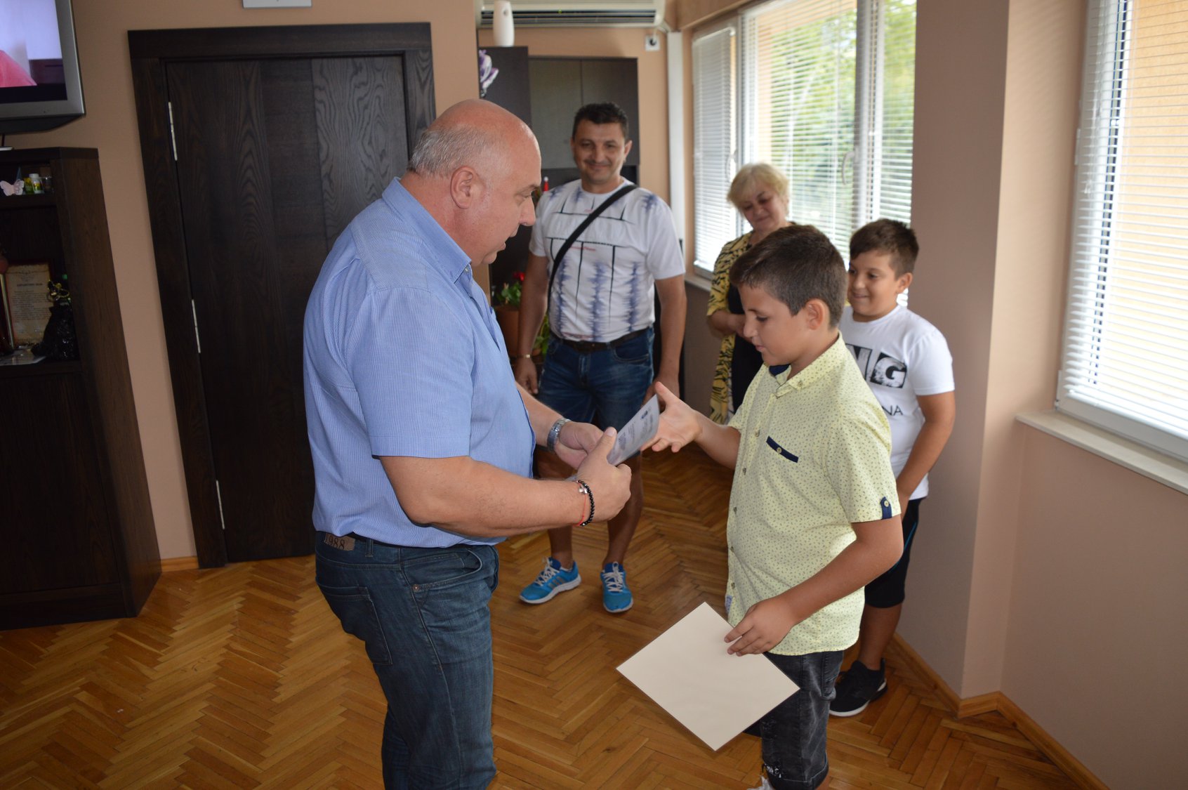 Кмет награди деца за доблестна постъпка