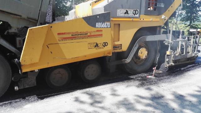 Пиян се натресе в асфалтополагаща машина