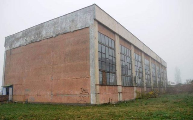 Ремонтират основно волейболната зала