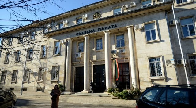 Вкарват в съда измамник от село във Врачанско