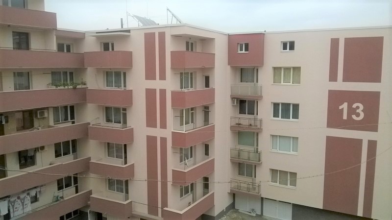 Санираха още 3 блока в Берковица