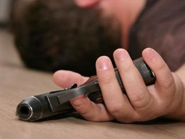 Мъж се гръмна в главата