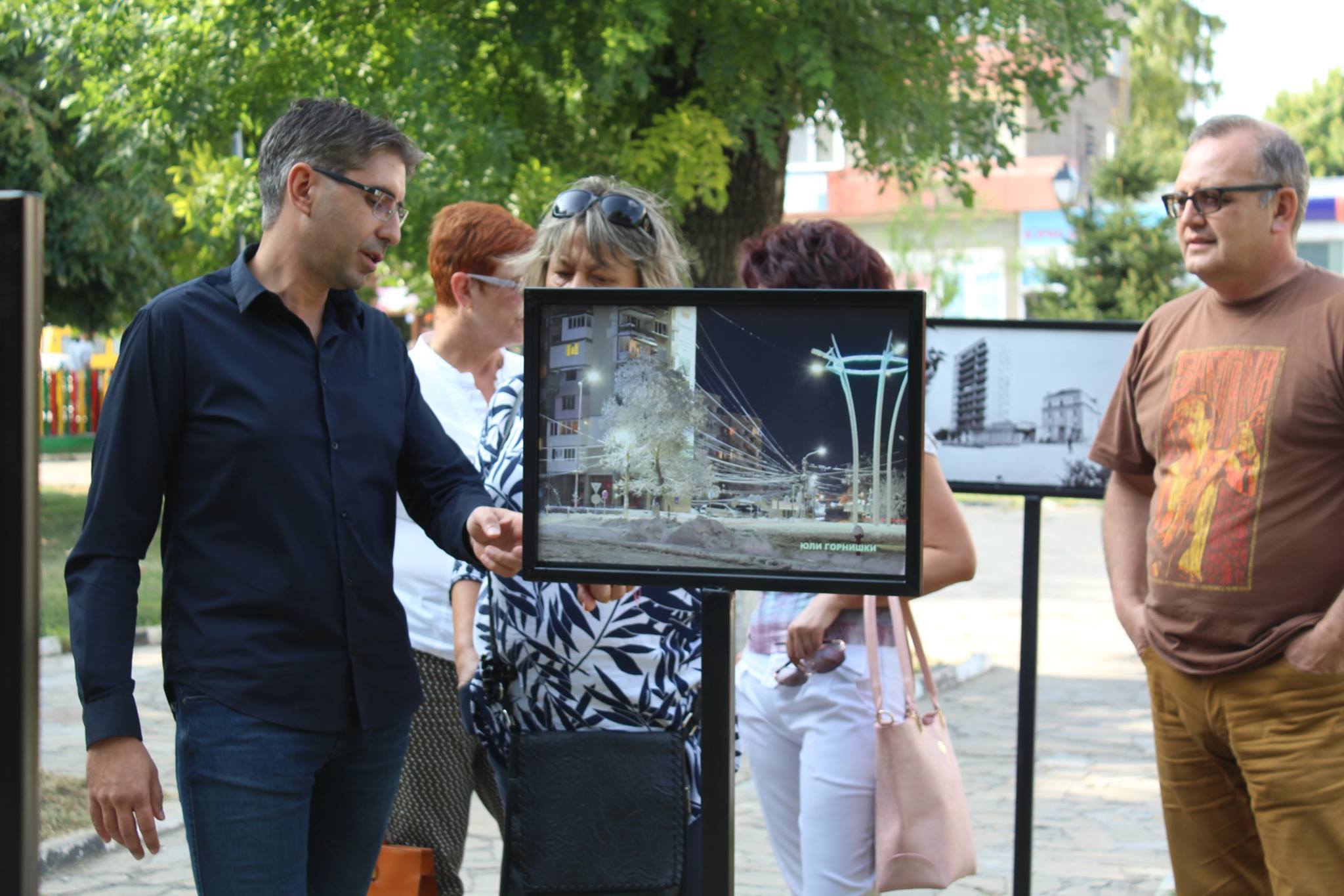 Оригинална фотоизложба на открито в Кнежа