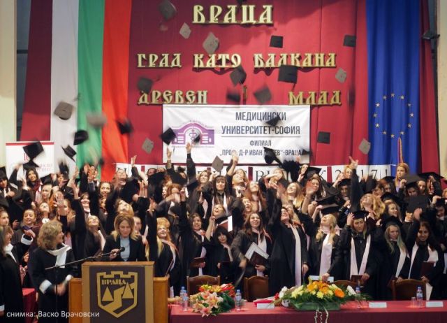Връчиха дипломите на абсолвентите от Медицинския филиал