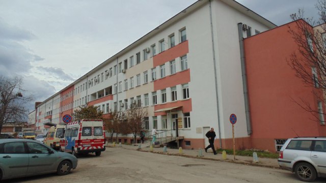 Обраха мъж насред врачанската болница