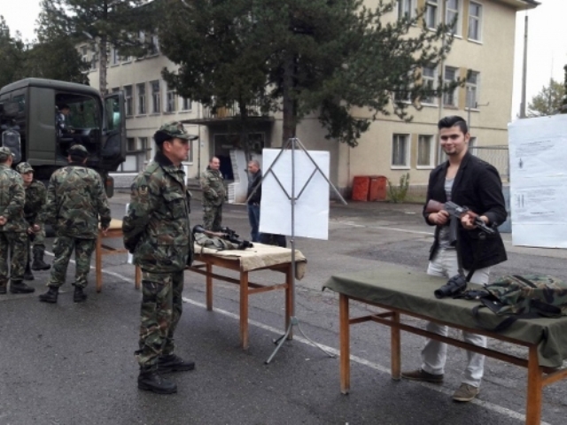 Отварят вратите на военното поделение
