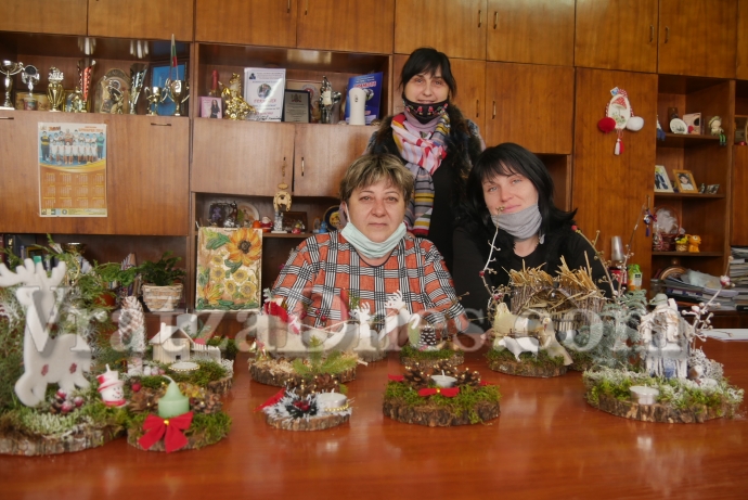 Дами от Брусаци творят сувенири в подкрепа на Тони