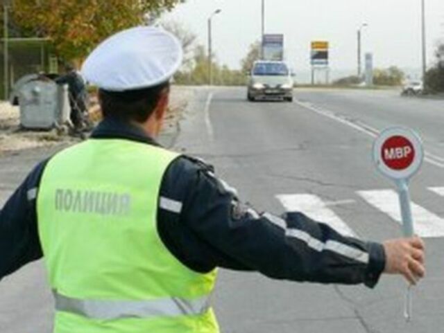 Започва се! Следят шофьорите за обезопасителни средства