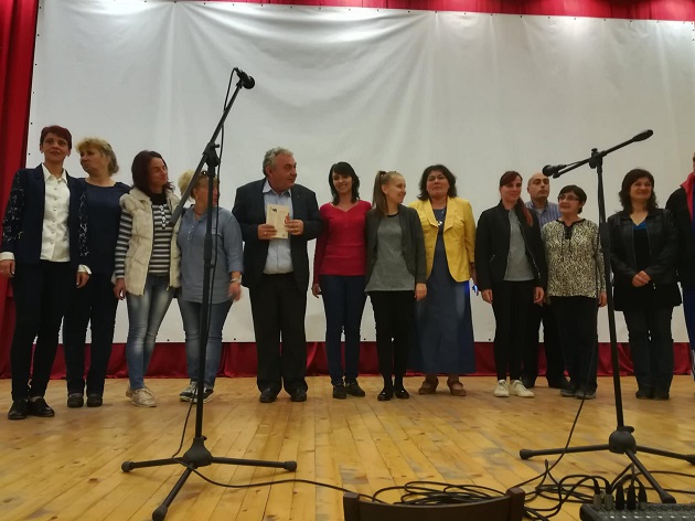 Кмет награди съвременни будители с книги