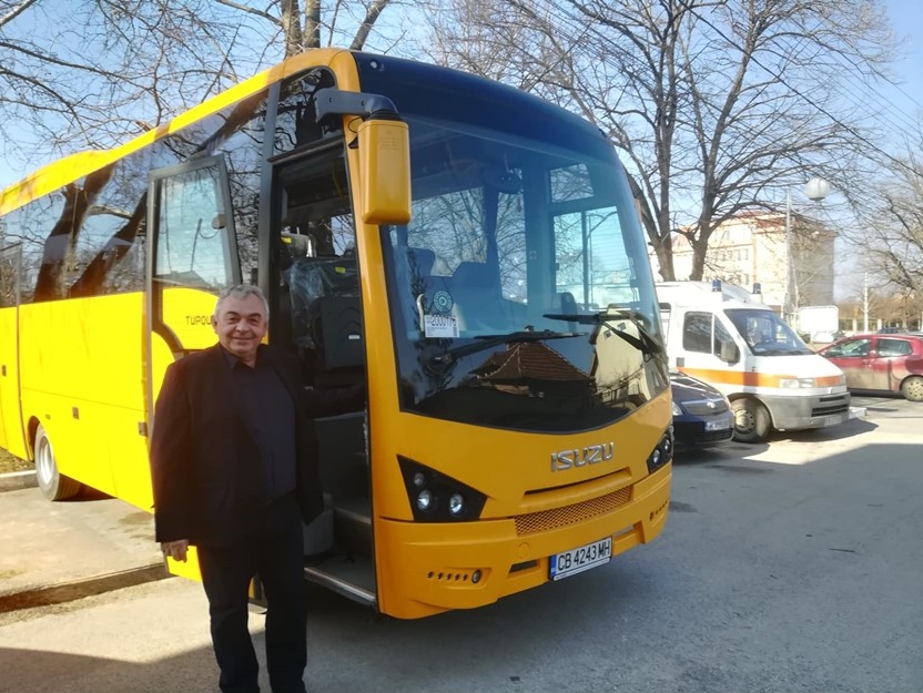 Нов автобус ще вози бойчиновските деца