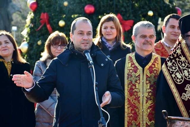 Стотици врачани отбелязаха Никулден