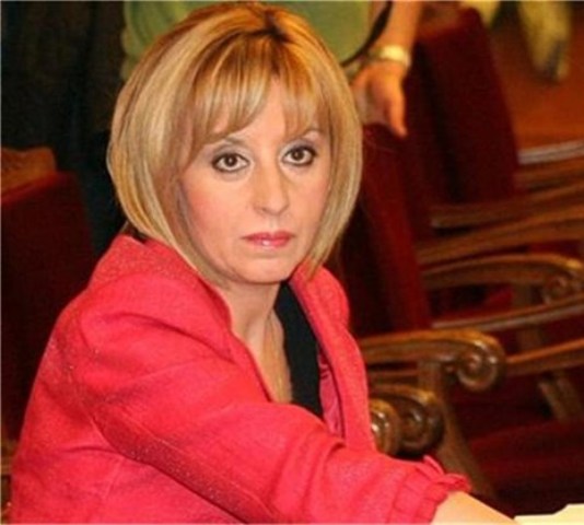 Мая Манолова иска намаляване на цената на водата