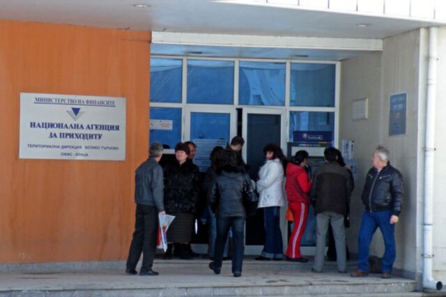 Данъчни погват търговските обекти