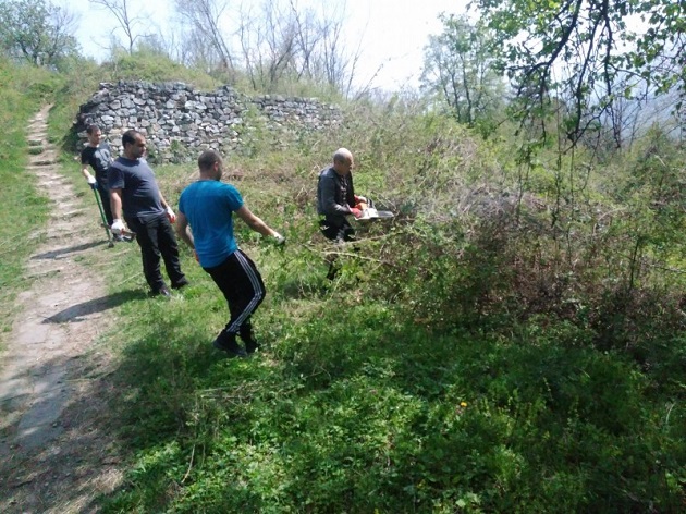 Общинари хванаха чували и почистваха паркове