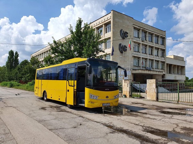 В нов автобус ще се возят учениците на ПГТР