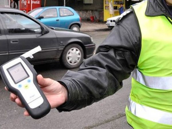 Почерпен шофьор спипаха в Роман