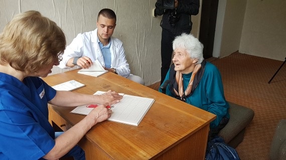 Безплатни здравни прегледи за възрастни хора