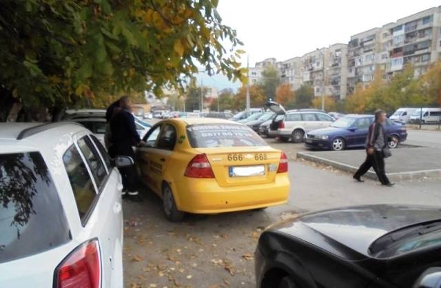 Съставиха актове на таксиметрови шофьори