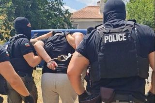 Четирима обраха бившия текстилен завод във Враца