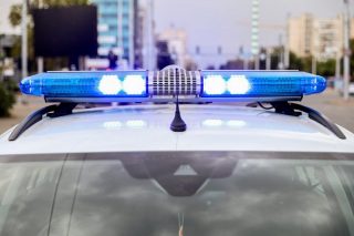 Пиян шофьор прелетя през детска площадка в Роман