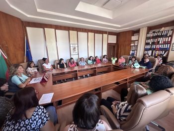 Изпратиха тържествено уважавани училищни директорки /СНИМКИ/