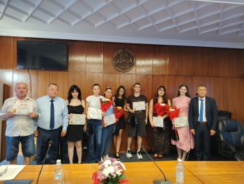 Кула отбеляза своя празник с признание към хората, които пазят паметта и градят бъдещето