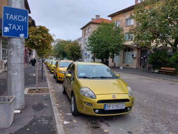Подготвят поскъпване на такситата във Враца